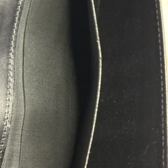 Gucci Black Leather Wallet with Silver Logo - Picture 5 of 12